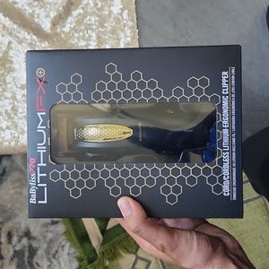 (Taking offers/want gone) BaByliss pro LithiumFX+ wireless clippers black/gold